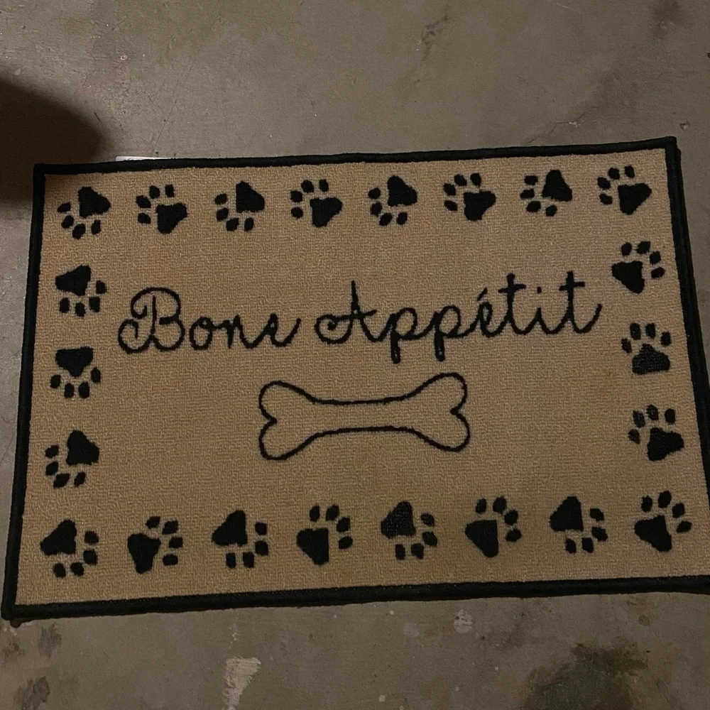 Bone Appétit Dog Feeding Mat - Black and Tan